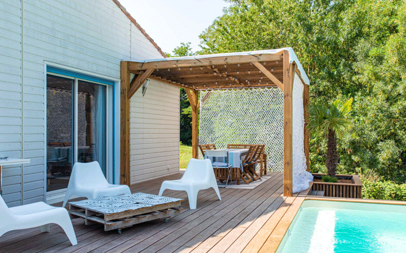 PlaceDesTravaux-Piscine01-Renovation-Terrasse-Bois-Moderne-Famille