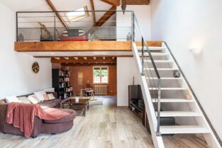 Rénovation d'un salon avec sa bibliothèque