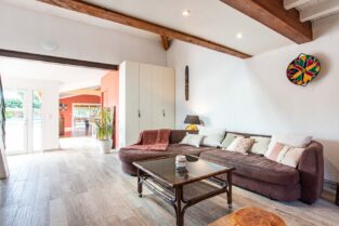 Rénovation d'un salon avec sa bibliothèque