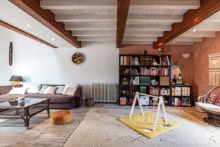 Rénovation d'un salon avec sa bibliothèque
