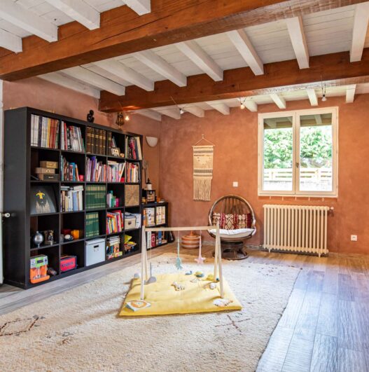 Rénovation d'un salon avec sa bibliothèque