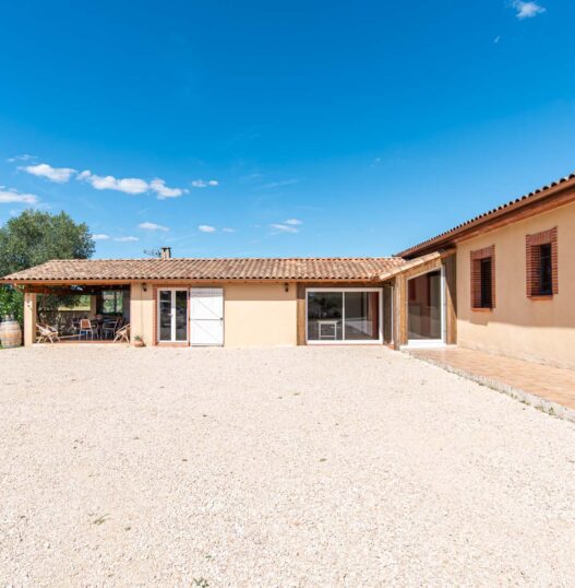rénovation extérieure d'un embellissement d'une maison toulousaine et de sa cour {{brizy_dc_image_alt imageSrc=