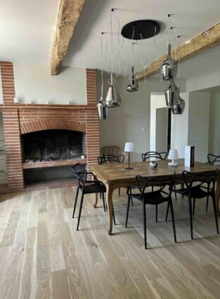 Rénovation d’une salle à manger avec cheminée à Toulouse